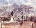 La terraza elevada del Pont Neuf Place Henri IV tarde lluvia 1902 Camille Pissarro